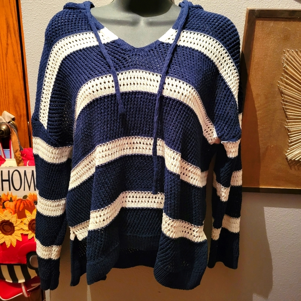 Nicole Miller artelier open weave hoodie v neck sweater